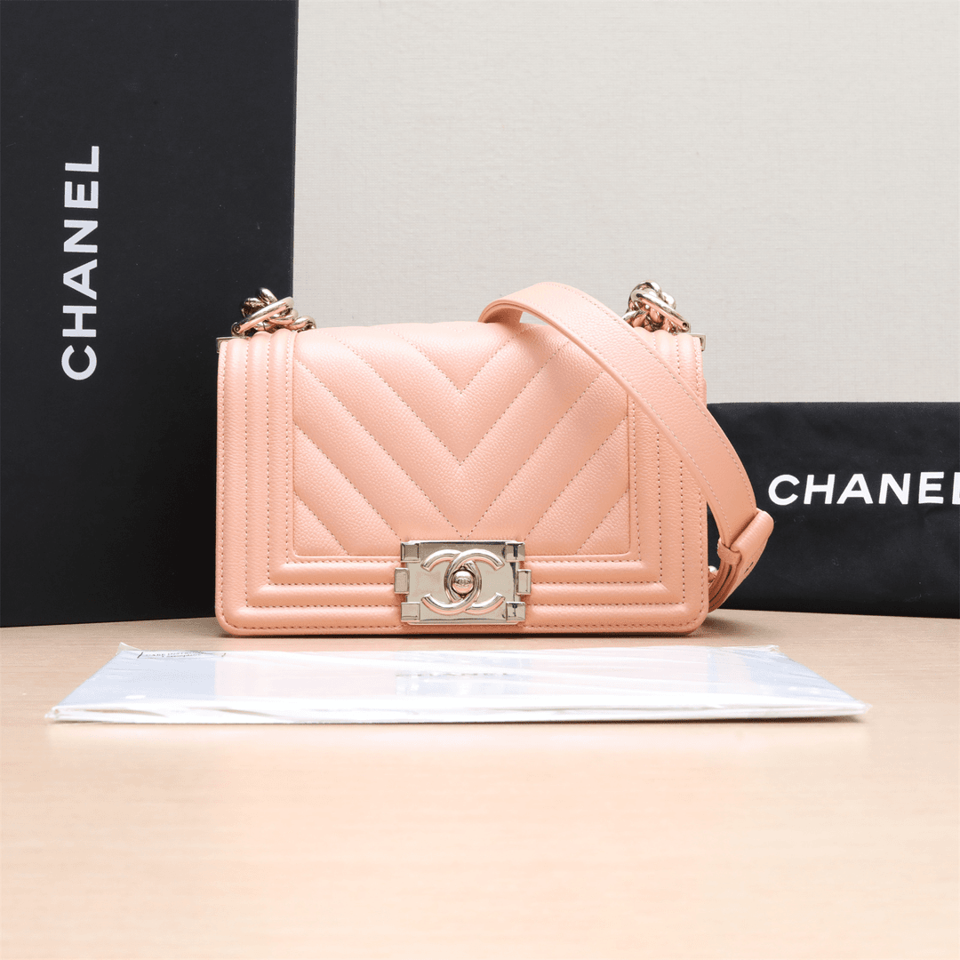 99新 Chanel/香奈儿 小花攀攀Leboy 小号 粉色皮革C 芯片金扣 V纹