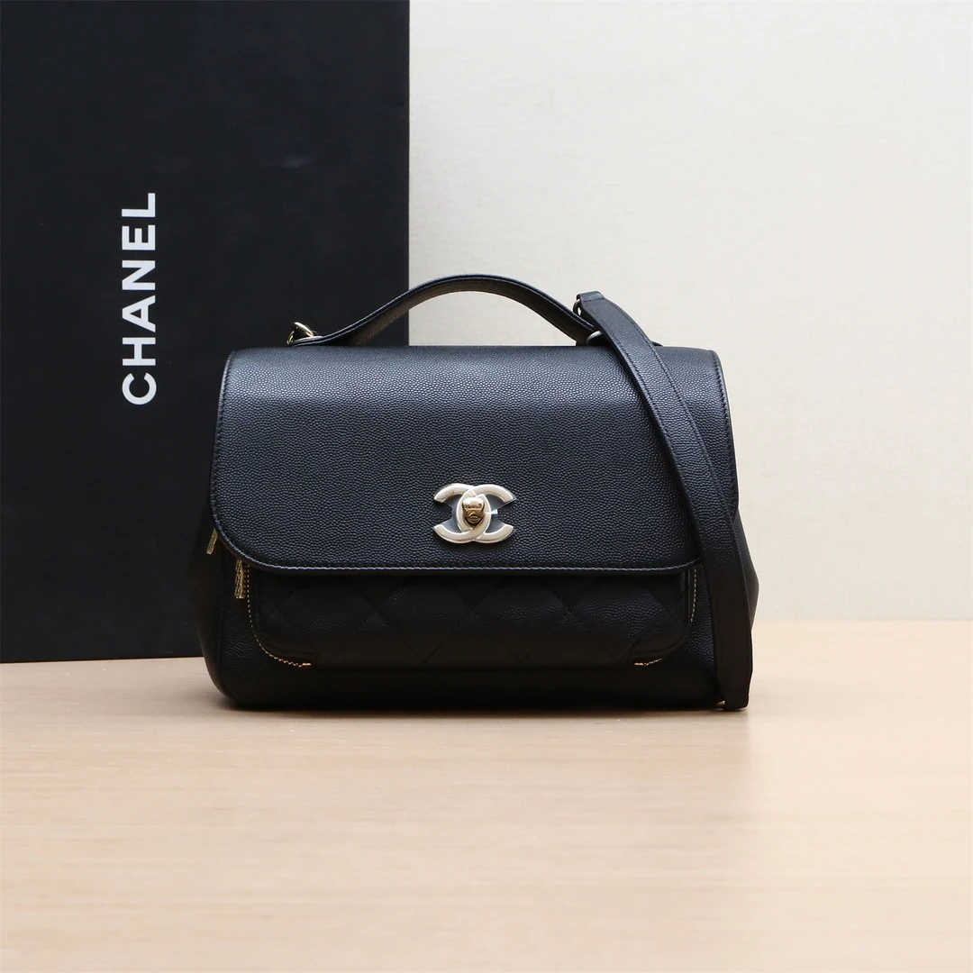 95新 Chanel/香奈儿 小花双双 口盖邮差包 中号 黑色 24开 金扣