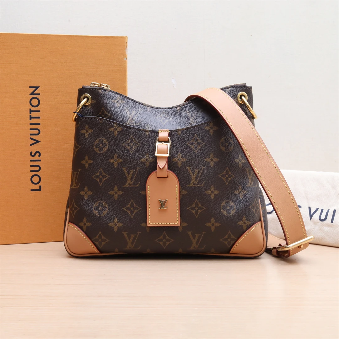95新 LouisVuitton/路易威登 新粉762744Odeon 单肩牛角包 小号