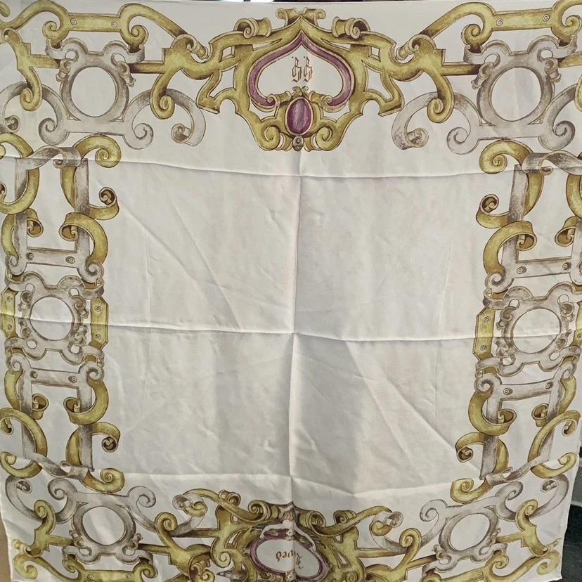 99新 GUCCI/古驰 【33精选】P231974870黄色图案印花丝巾 米白色