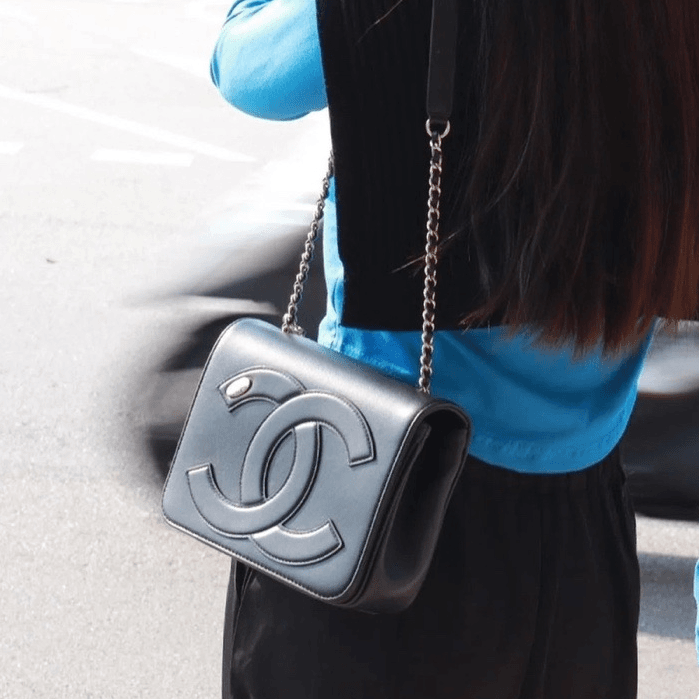 99新 Chanel/香奈儿 小花攀攀黑色浮雕双C 口盖包 28开
