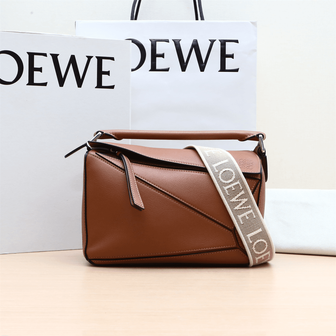 99新 LOEWE/罗意威 攀攀Puzzle 几何包 小字母肩带 棕色