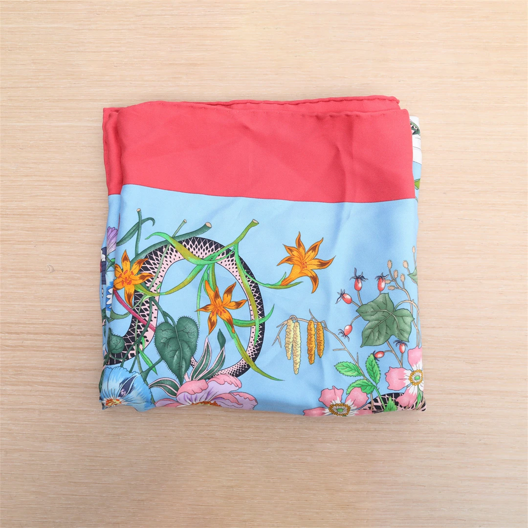 99新 GUCCI/古驰 【33精选】443768蓝底印花丝巾 90*90 红色