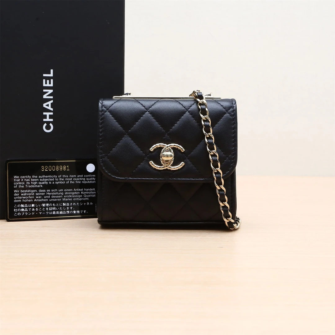 99新 Chanel/香奈儿 小花攀攀Trendy CC 方版 11cm黑色皮革S 32开