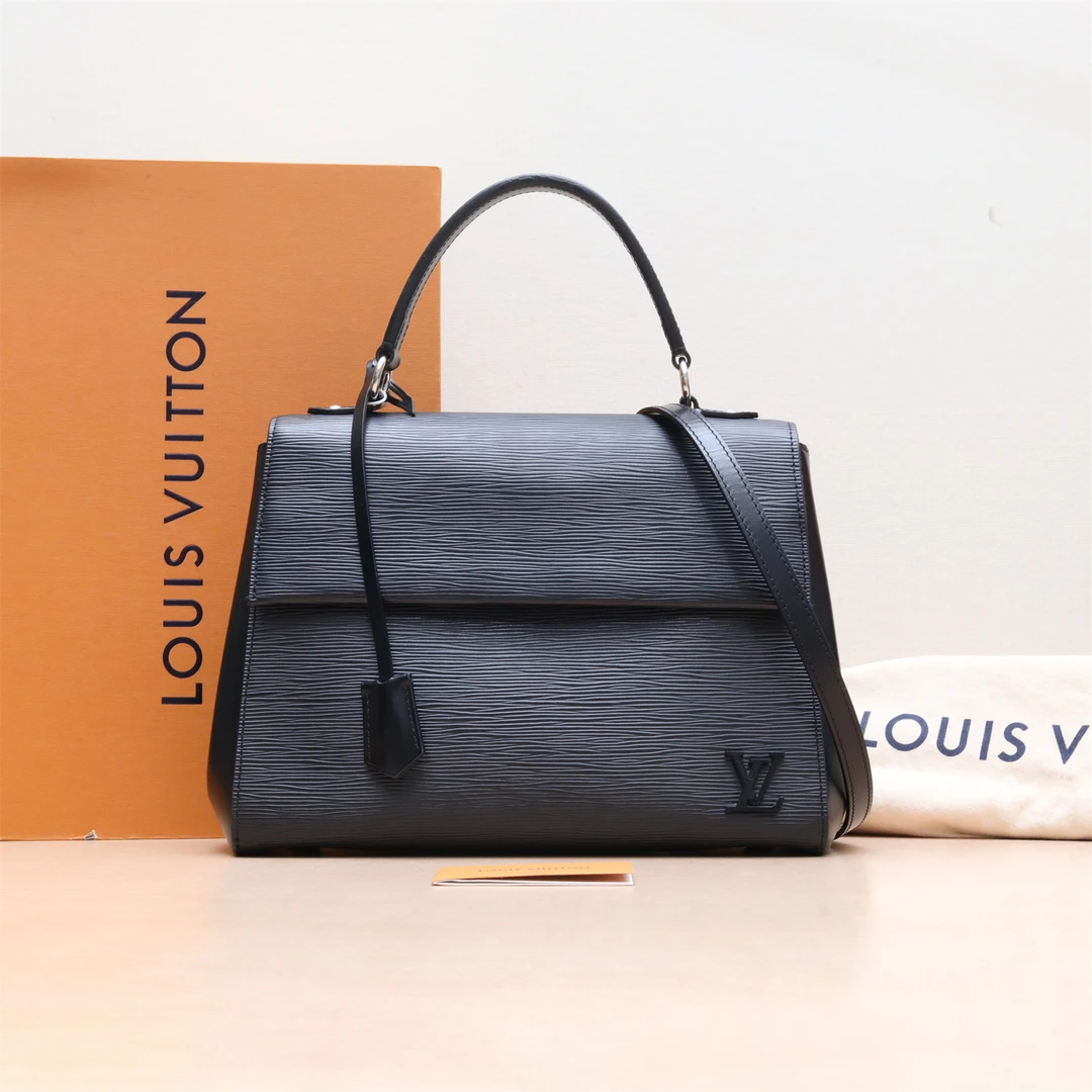 95新 LouisVuitton/路易威登 小花6花 -266 Cluny 中号 黑色包