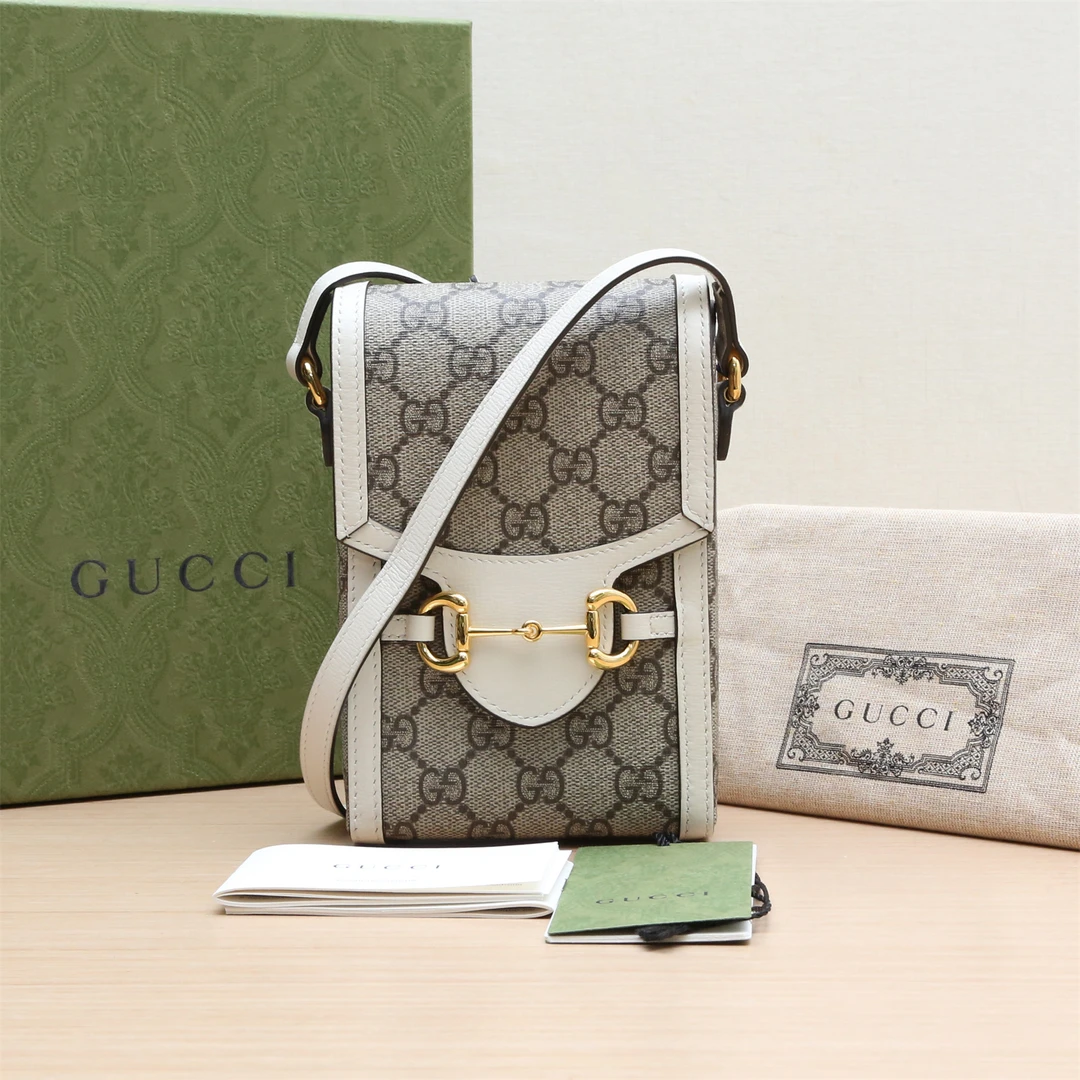 99新 GUCCI/古驰 【攀攀活动】Horsebit 马衔扣三角插扣手机包白