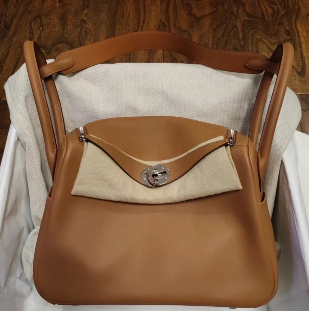 99新 Hermes/爱马仕 小花6珊 Lindy 26 金棕色 Swift皮 C刻银扣包