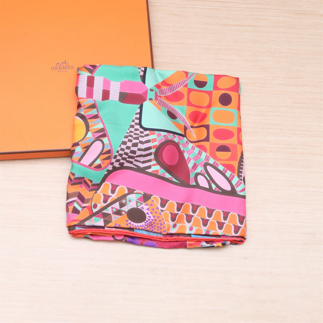 99新 Hermes/爱马仕 小花佳珊90X90CM 丝巾 彩色 245997