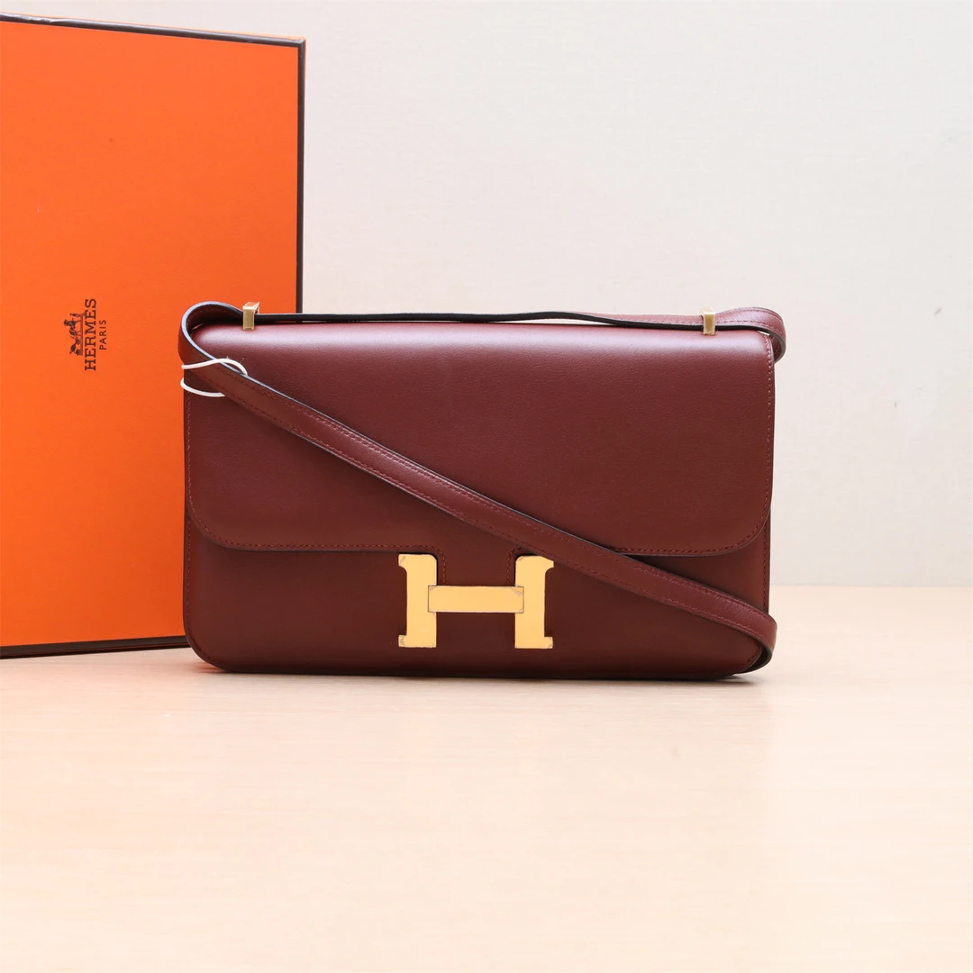 99新 Hermes/爱马仕 小花双双P224829227爱马仕红 Swift皮 金扣