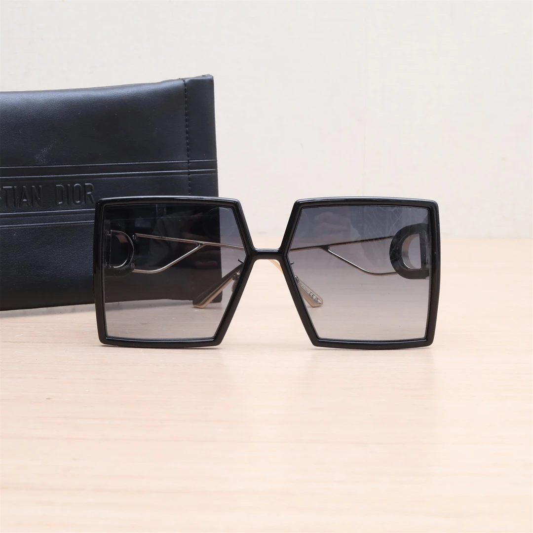 99新 DIOR/迪奥 小花佳珊P2340401 不规则型 太阳镜