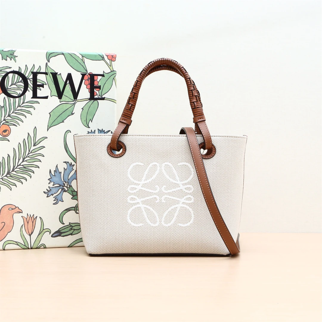 99新 LOEWE/罗意威 【33精选】P224622412 Tote经典压花斜挎包