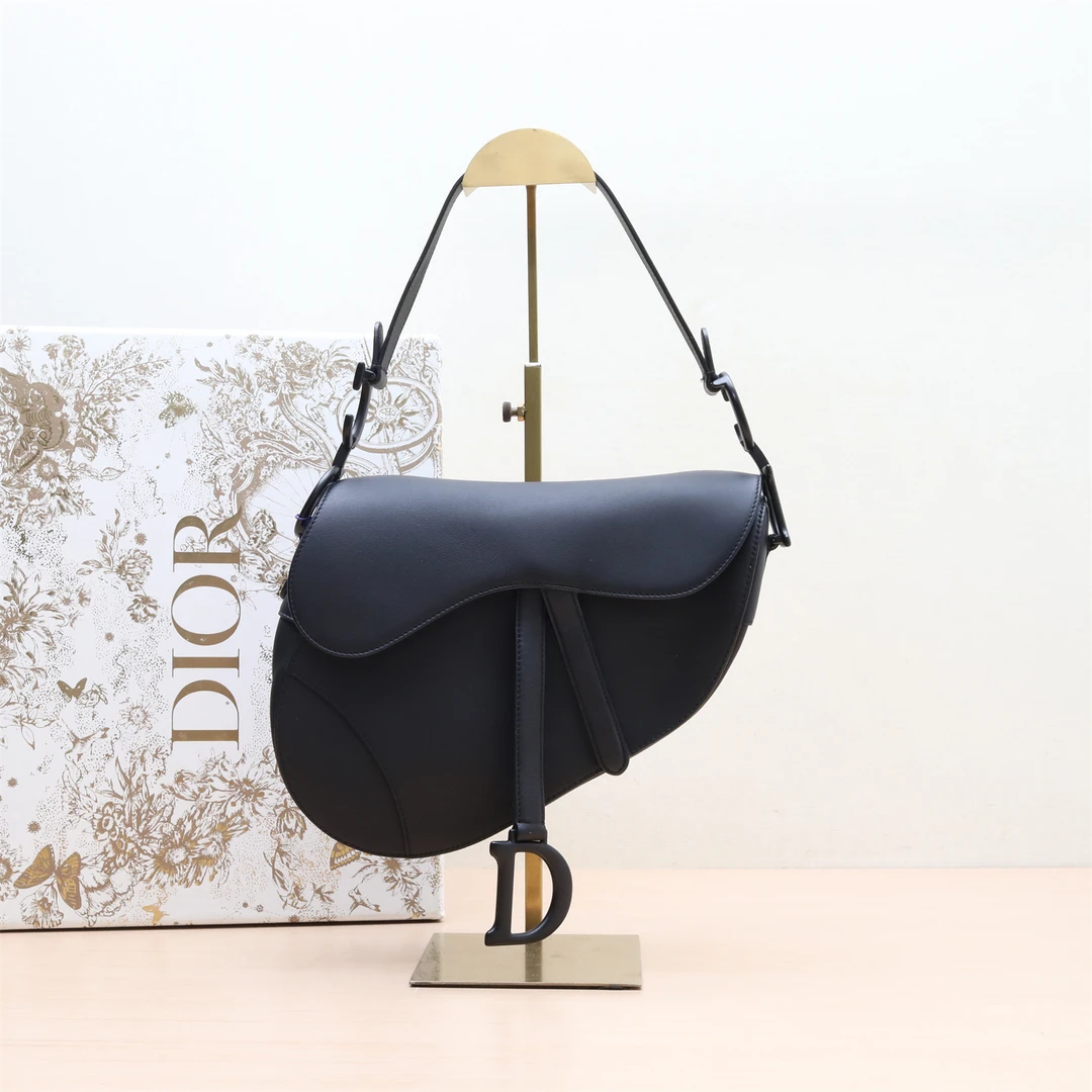 95新 DIOR/迪奥 新粉黑黑 P214452979SADDLE 马鞍 中号 单肩包