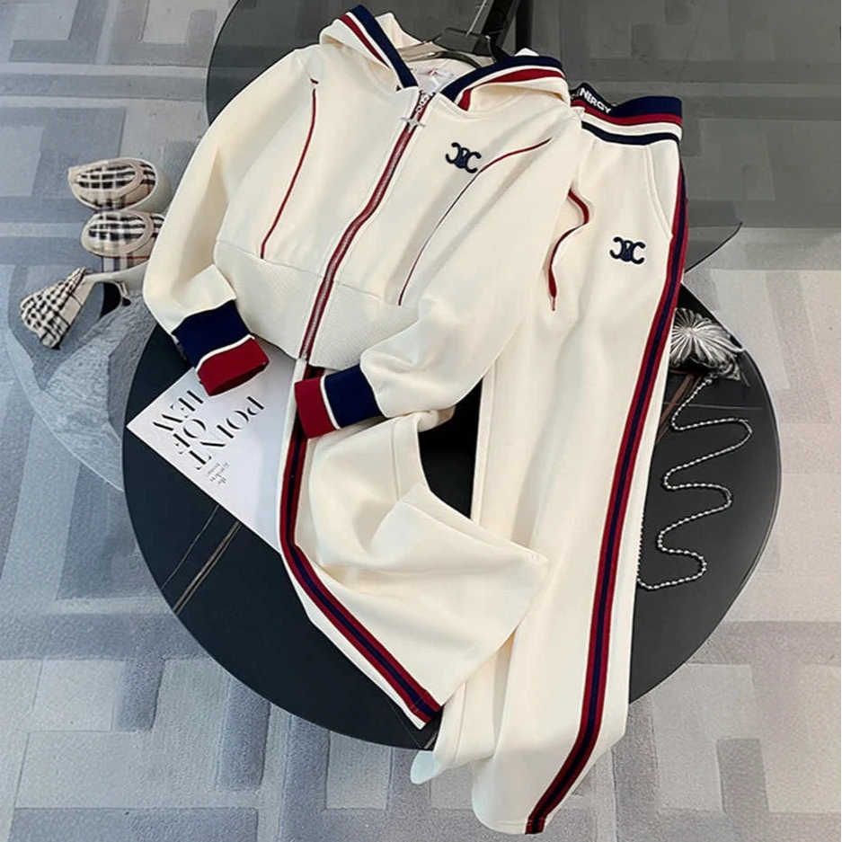 2025春秋新款杏色休闲运动套装女连帽刺绣卫衣气质两件套9018