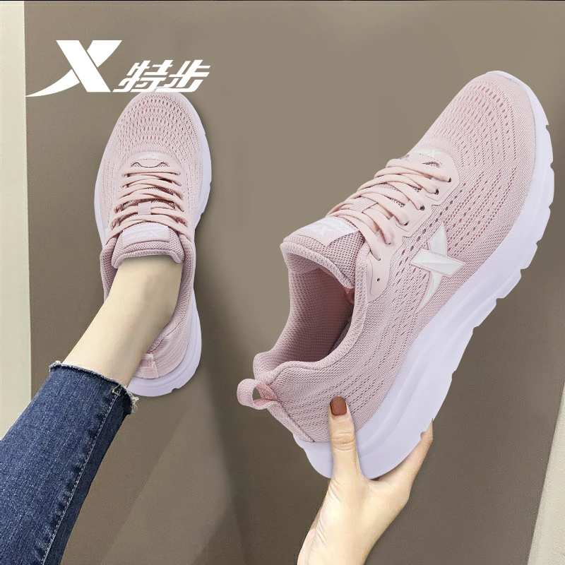 特步女鞋秋季新款轻便百搭休闲鞋子女士软底跑步鞋网面妈妈运动鞋