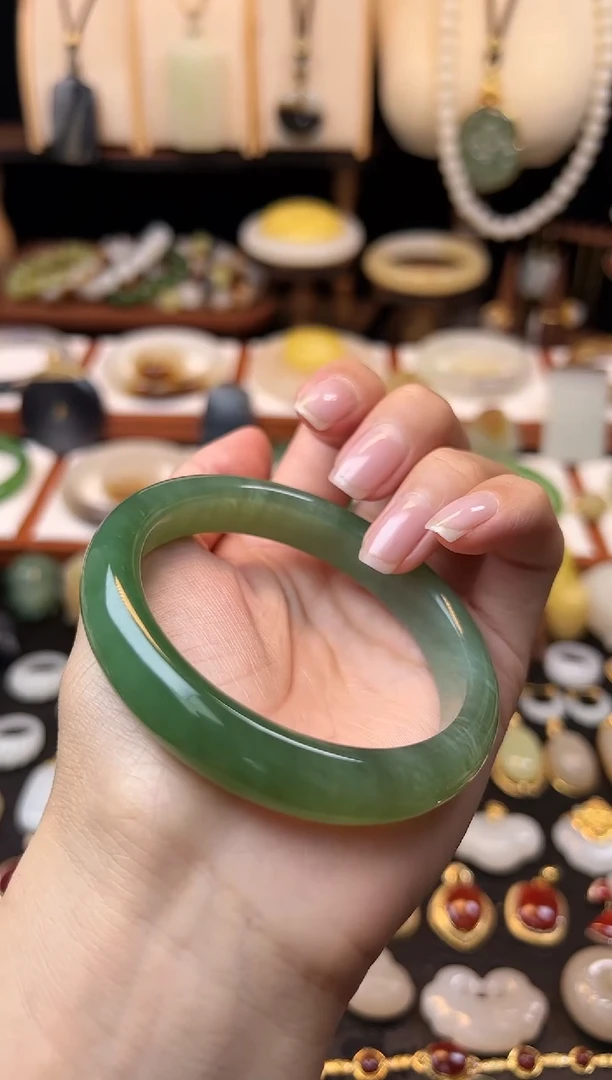 【闪购商品】和田玉手镯未镶嵌58