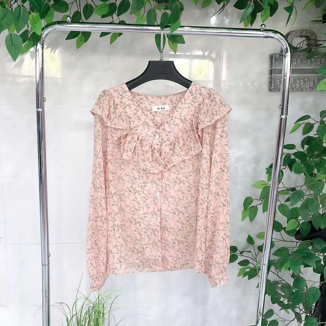 506款粉色前面带木耳边款v领衬衫个别微瑕
