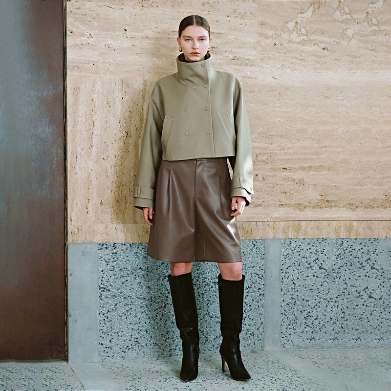 UR春季新款女装休闲简约双排扣立领宽松外套UWT140004