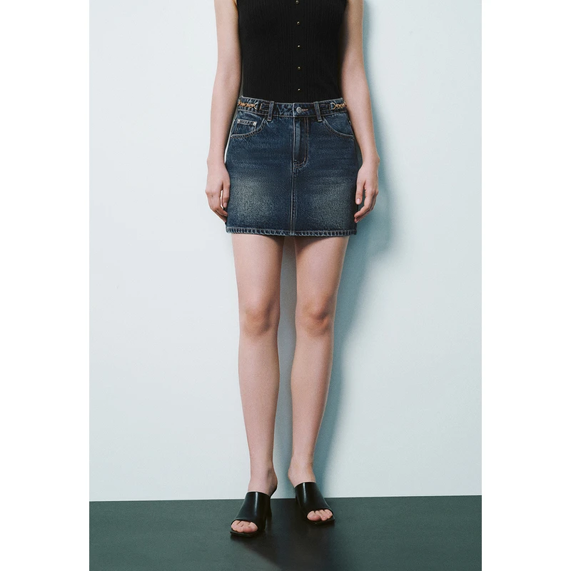 UR2024夏季新款女装时髦复古水洗链条短款牛仔半裙UWG840198