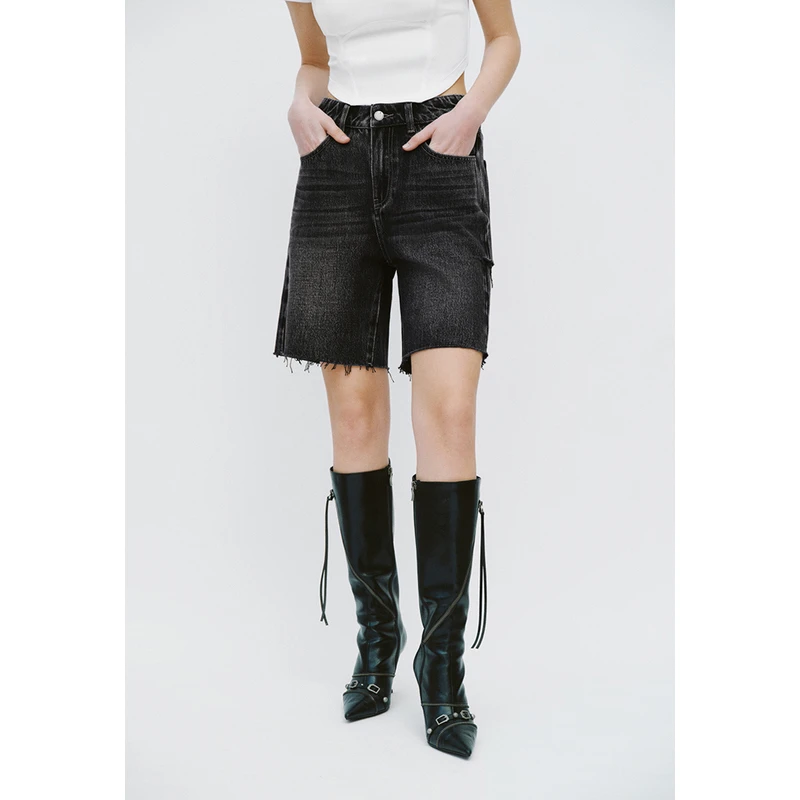 UR2024夏季新款女装潮流复古显瘦街头毛边中腰牛仔短裤UWJ840061