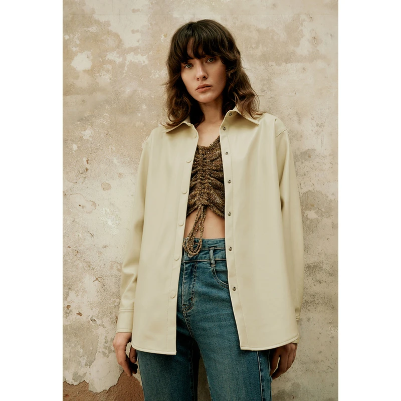 UR2024春季新款女休闲时尚高阶气质宽松纽扣外套UWH140002