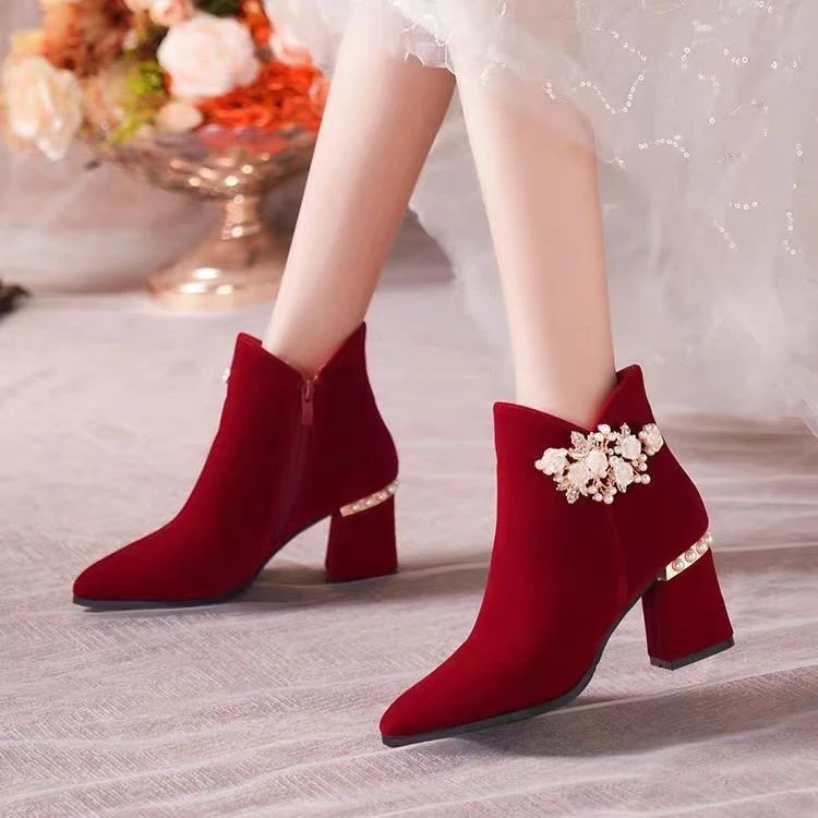 冬天婚鞋女2025年新款粗跟加绒保暖结婚靴子女红色结婚新娘鞋低跟