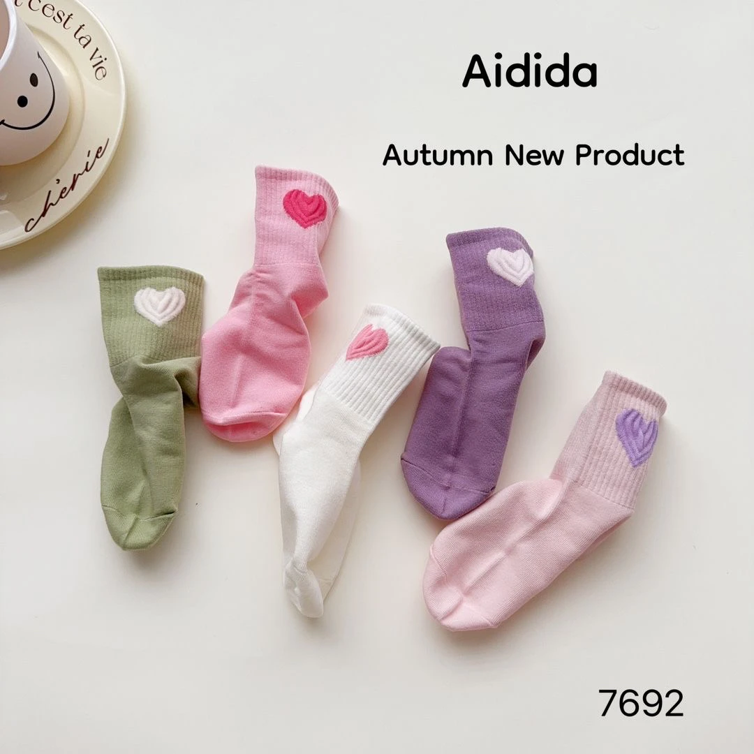 爱嘀嗒儿童袜子秋冬季精梳棉韩版爱心甜美学生运动女宝中高筒潮袜