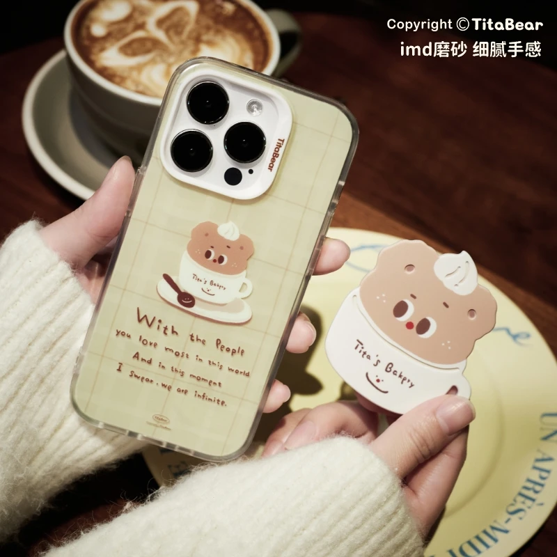 TitaBear小熊咖啡杯背贴苹果手机壳适用iPhone15Promax磨砂新款