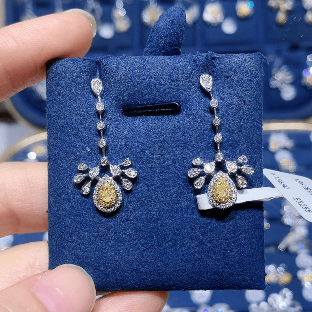 【闪购商品】钻石耳饰18K金镶嵌m****o