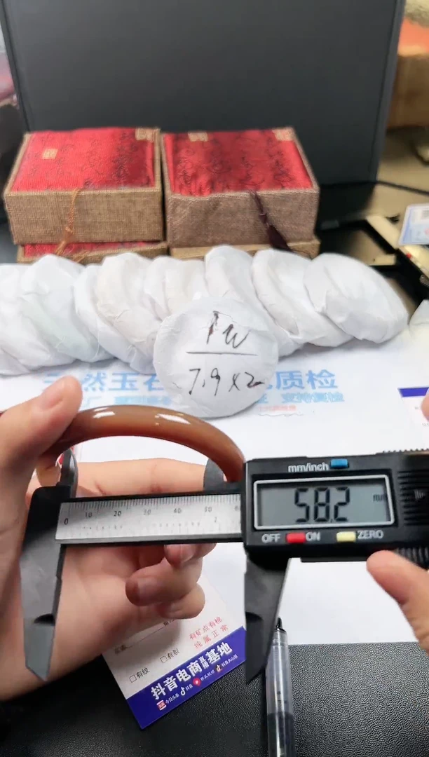 【闪购商品】石英质玉手镯未镶嵌259
