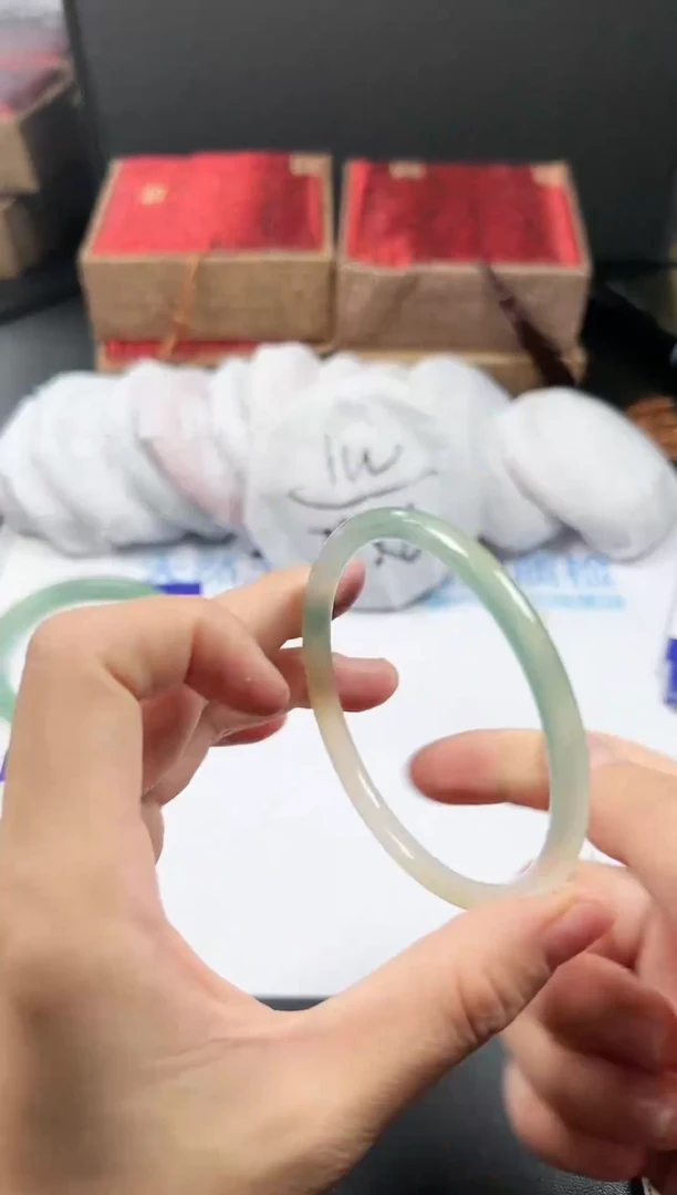 【闪购商品】石英质玉手镯未镶嵌108