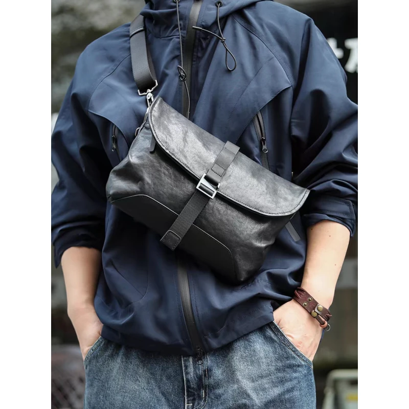 【鹿师傅】男士高级感通勤手拿包单肩包斜跨手机休闲简约原创小包真