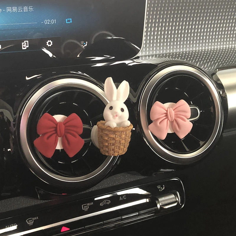 车载香水香薰可爱兔子小萝卜出风口少女心网红车内装饰摆件蝴蝶结