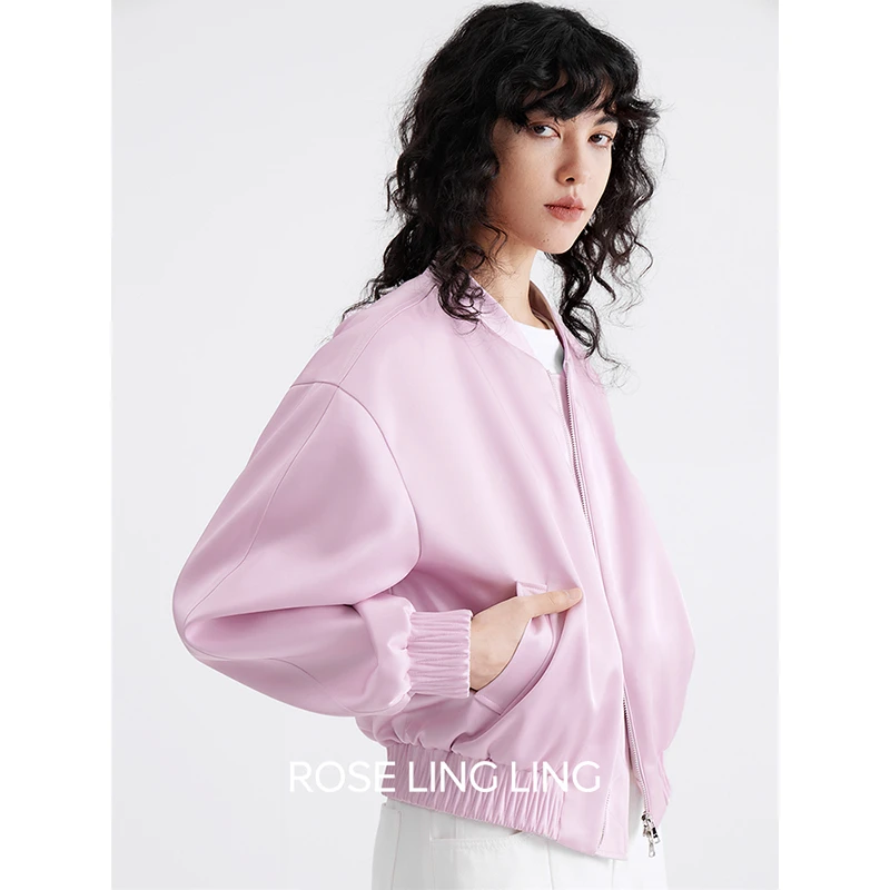 ROSELINGLING早春时髦精苾入精致佰搭缎面休闲短外套夹克式棒球服