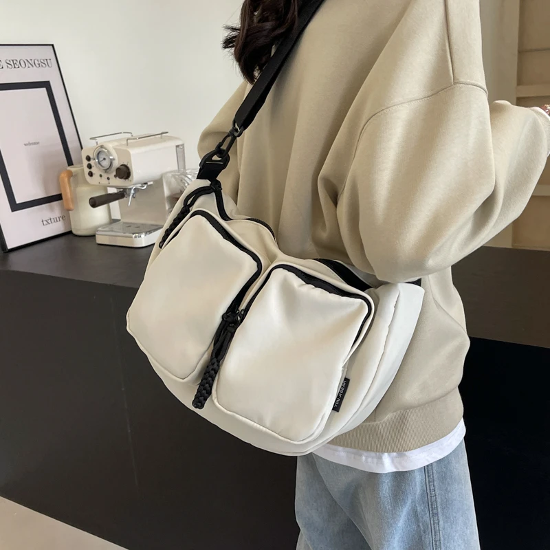 轻便大容量斜跨包2024新款时尚简约单肩包休闲运动饺子包网红百搭