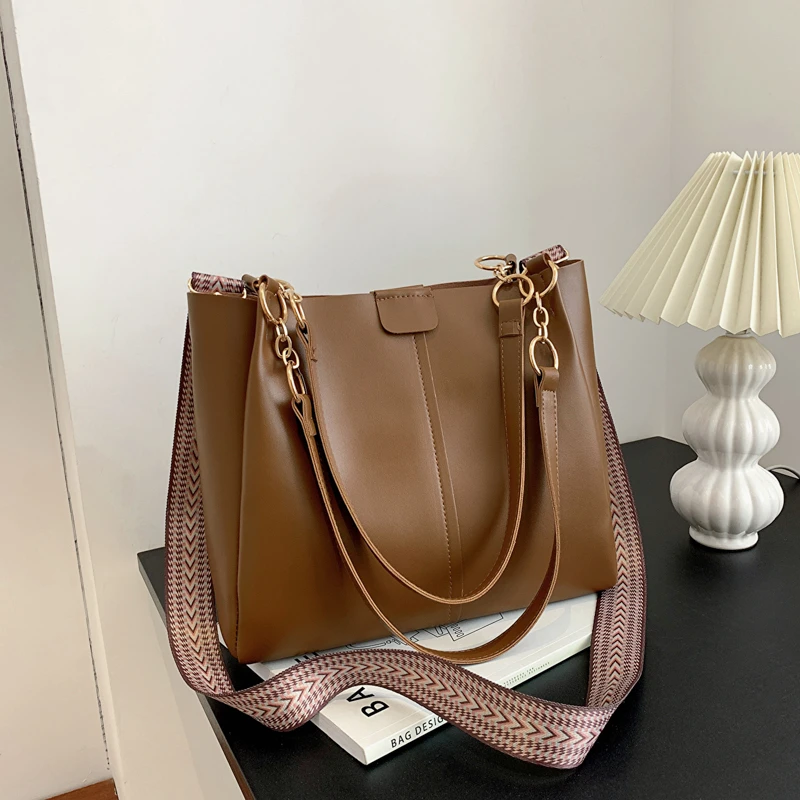 大容量复古包包女2024秋冬新款时尚通勤韩版斜跨包单肩百搭托特包