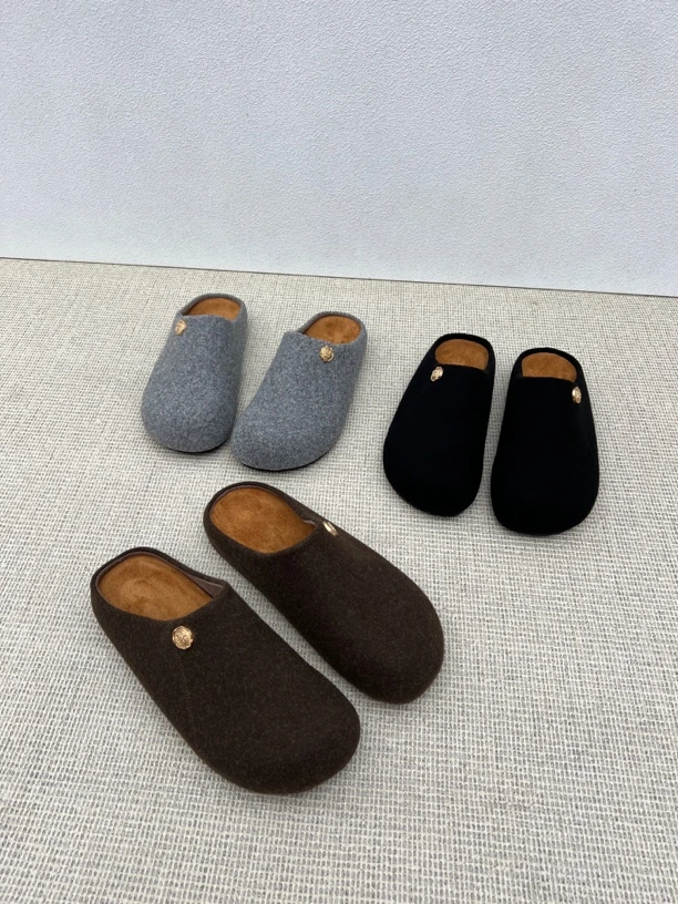 2024秋冬新款时尚欧美呢子面料圆头加厚平底舒适包头勃肯外穿半拖