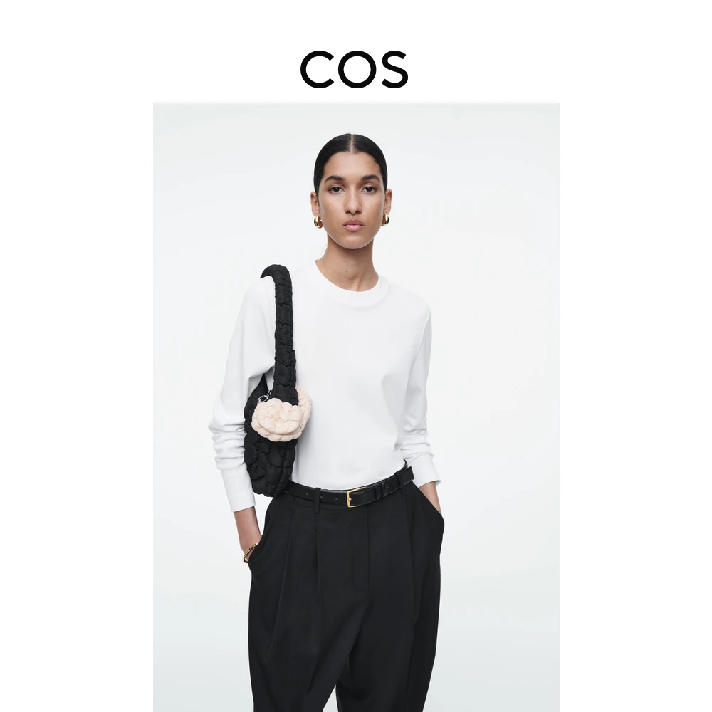 COS女士 绗缝纹理迷你云朵包挂件杏色新品1235439002