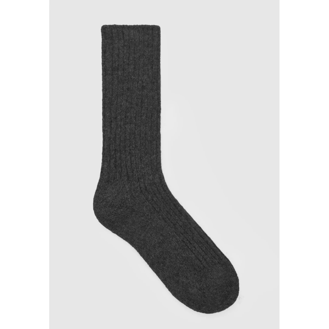 COS女士 罗纹羊绒混纺高帮袜秋季新品0804674009J