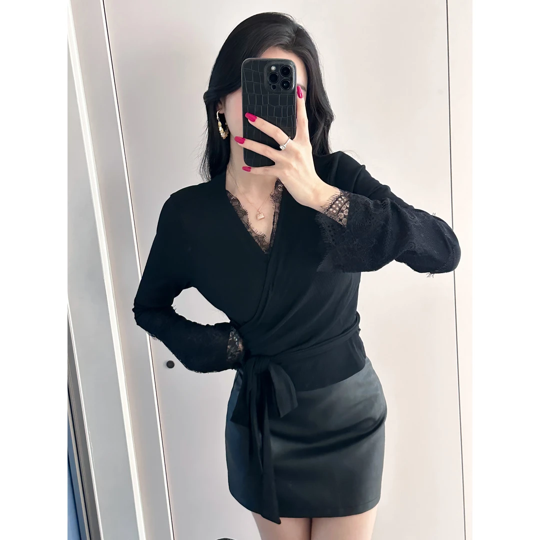 黑色蕾丝拼接长袖针织衫女秋冬季设计感小众修身绑带上衣时尚气质