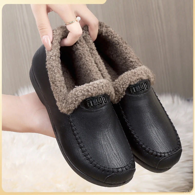 老北京平底靴软底防滑新款妈妈鞋中老年冬季保暖加绒防水豆豆棉鞋