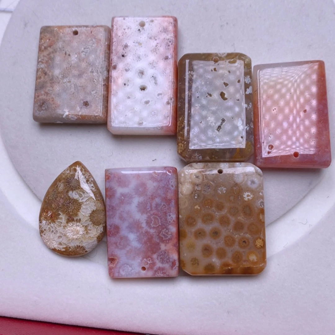 【闪购商品】硅化玉颈饰未镶嵌榴****吧