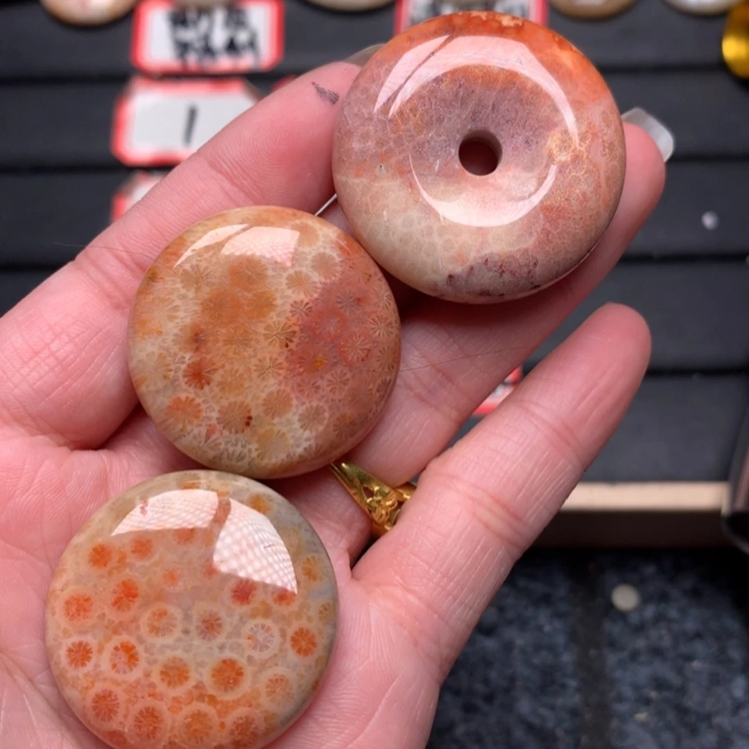 【闪购商品】硅化玉颈饰未镶嵌小**?