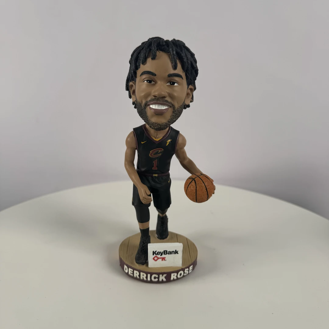 NBA球星德里克罗斯篮球周边手办模型玩具公仔桌面柜子摆件18cm高