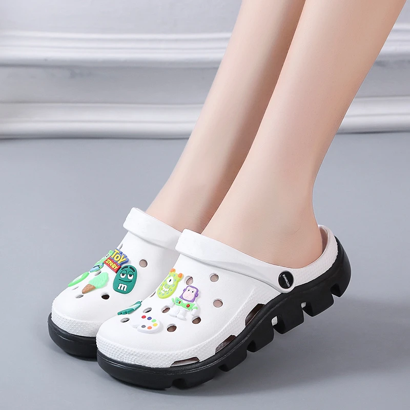 夏天踩屎感洞洞鞋女夏季外穿新款沙滩厚底半拖凉鞋时尚透气防滑