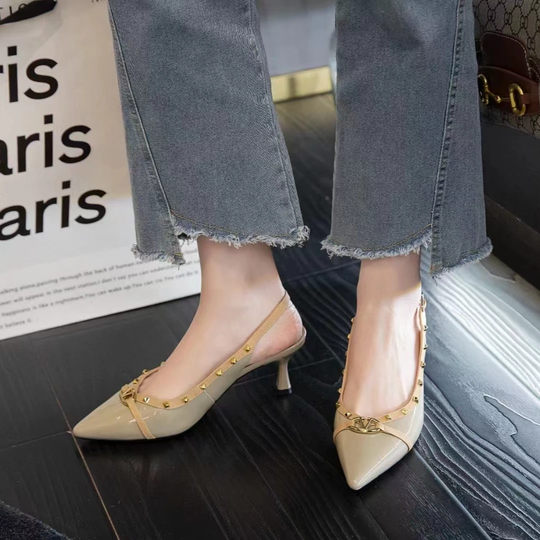 真皮铆钉裸色百搭高跟鞋法式尖头细跟一字扣气质后空包头单鞋时尚
