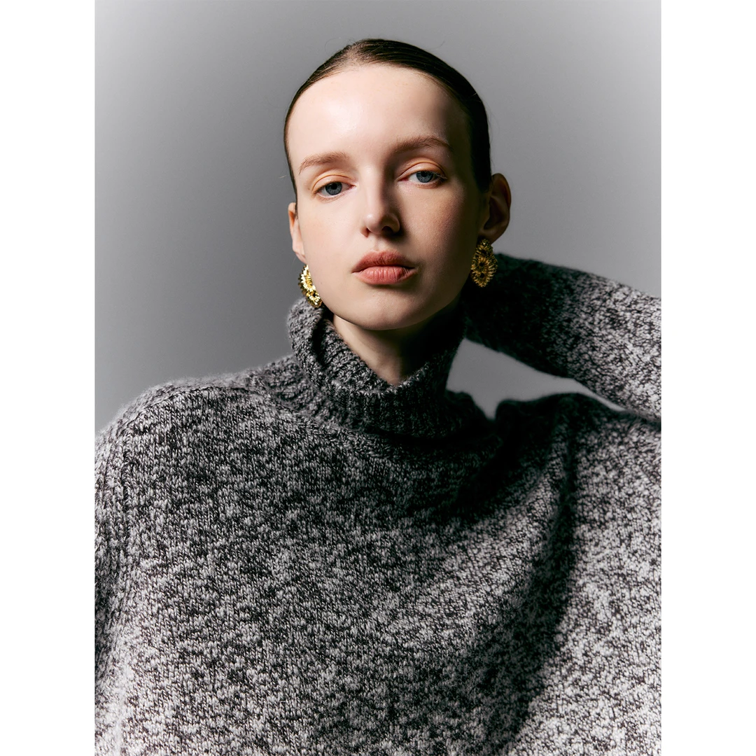 玖着阿尔巴斯_100山羊绒邓肯风格彩色大肚纱高领宽松针织上衣