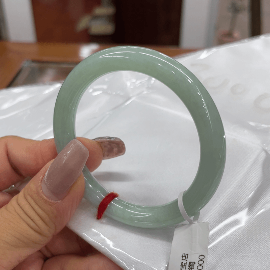 翡翠手镯未镶嵌翡翠