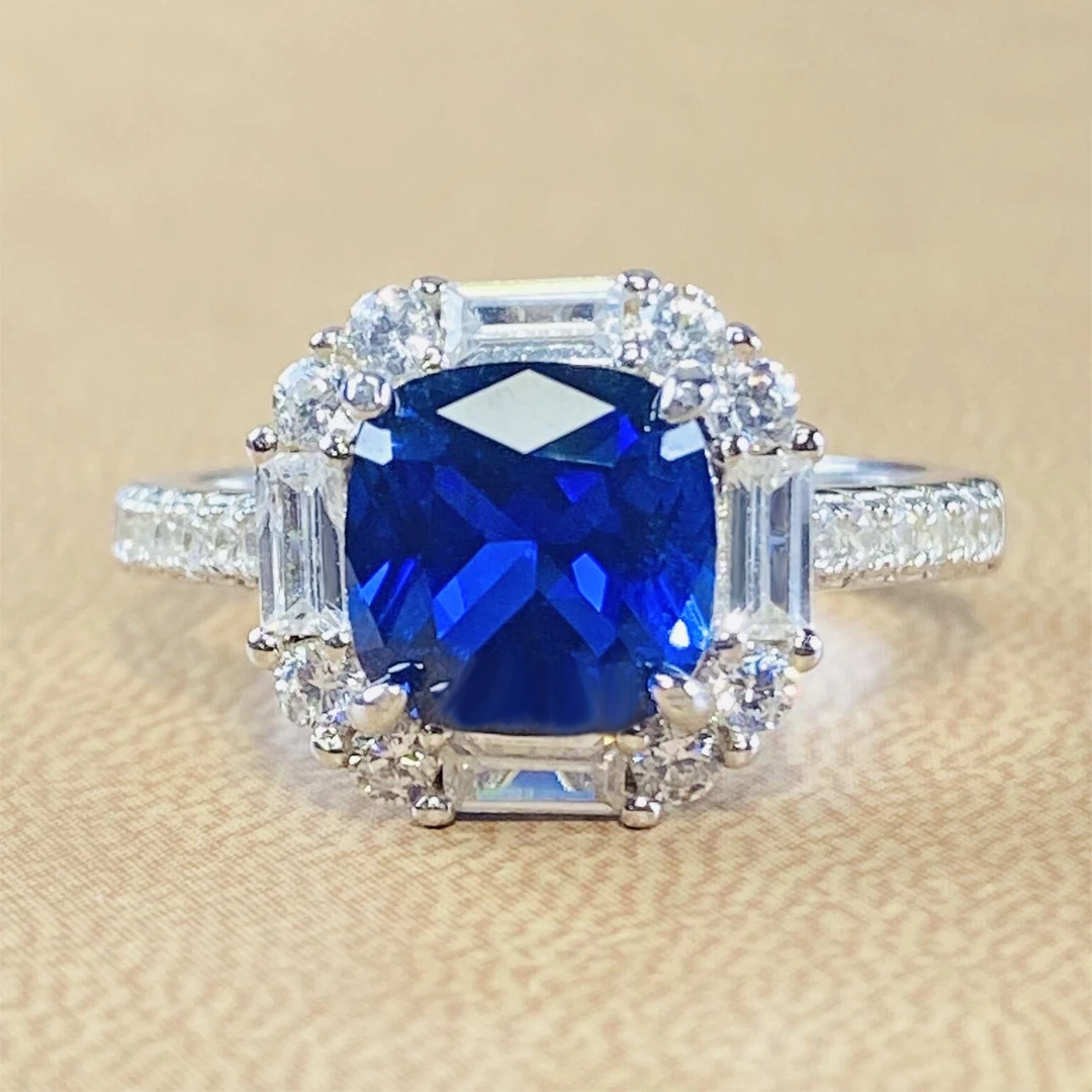 培育蓝宝石皇家蓝蓝宝石镶嵌S925银镀金戒指枕形交臂女款KSJ35