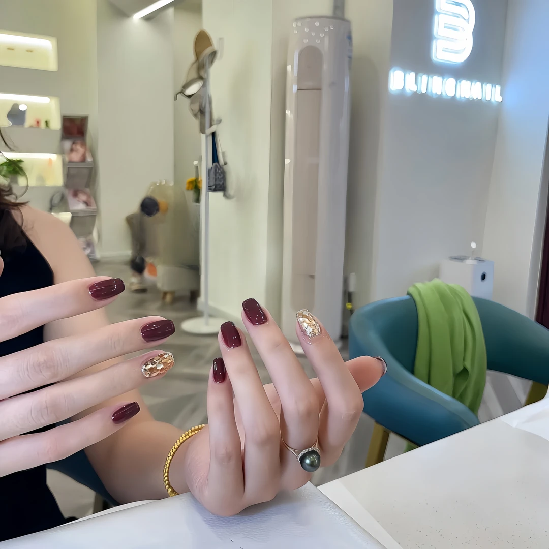 秋冬高颜值显气质美甲贴片红色爆闪亮片纯手工穿戴甲酒红色假指甲