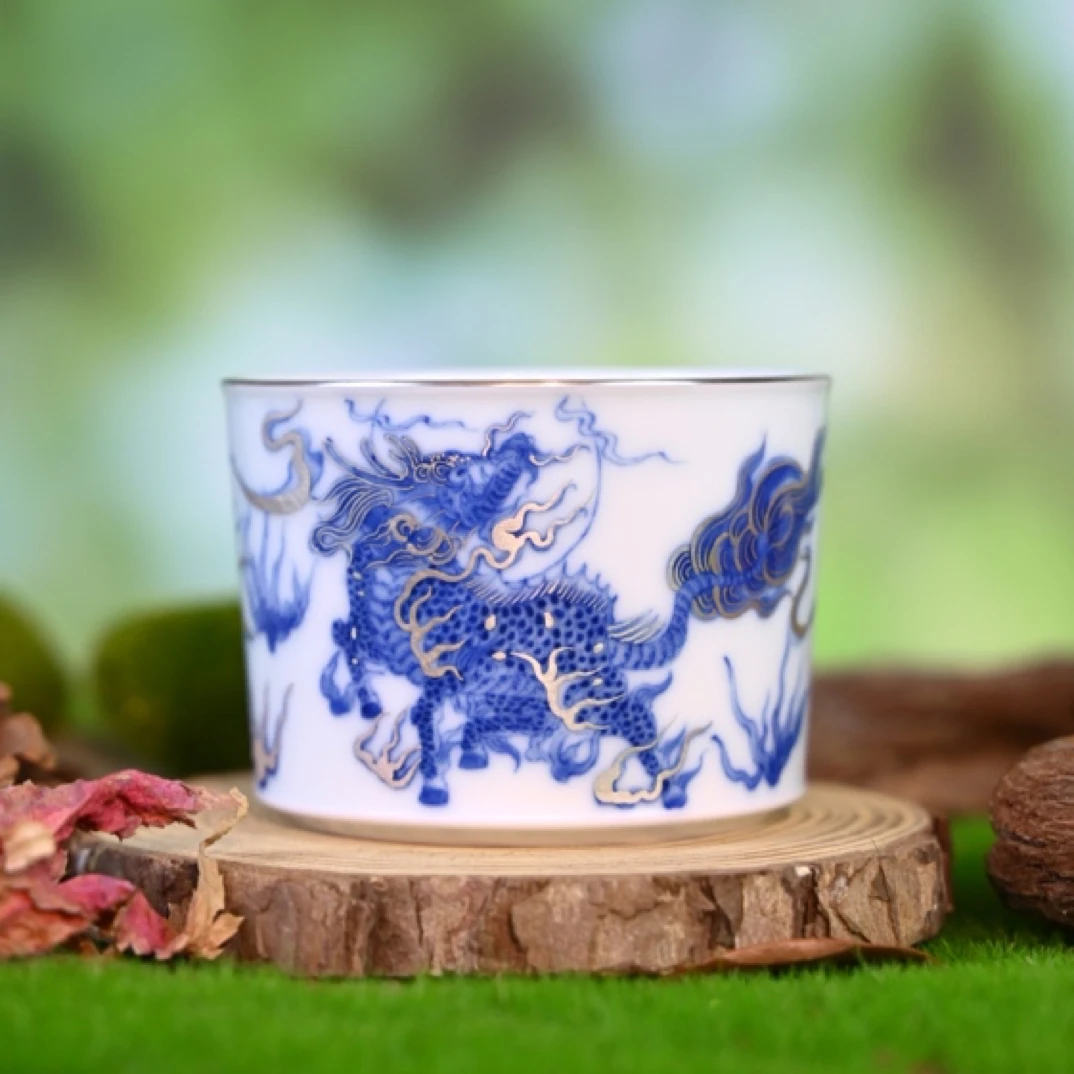 赋春寻隐 青花描银火麒麟直口杯 满容约120cc